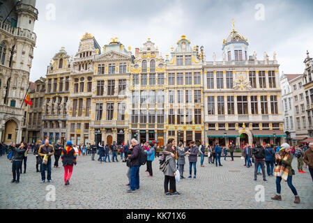 Bruxelles, Belgique - 22 Avril 2017 : Guilde sur la Grand Place - Grote Markt est la place centrale de Bruxelles. La Belgique. Banque D'Images