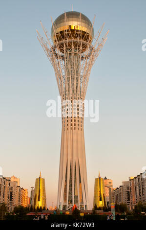 La tour Baiterek à Astana, Kazakhstan Banque D'Images