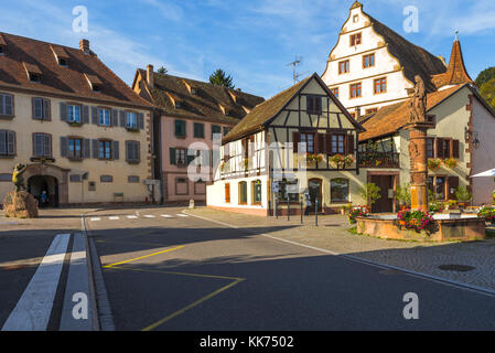 Village d'Andlau, membre de la villes et villages fleuris concours en france, contreforts des Vosges sur la route des vins d'Alsace, France Banque D'Images
