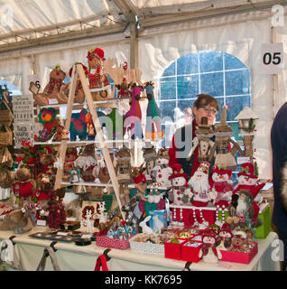 Rochester Kent échoppe de marché de Noël avec des jouets mous Banque D'Images