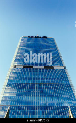 Milan, Italie - 27 nov., 2017 : vue avant d'Allianz tour à Milan, le citylife district. l'immeuble est également appelé "la ligne droite" Banque D'Images