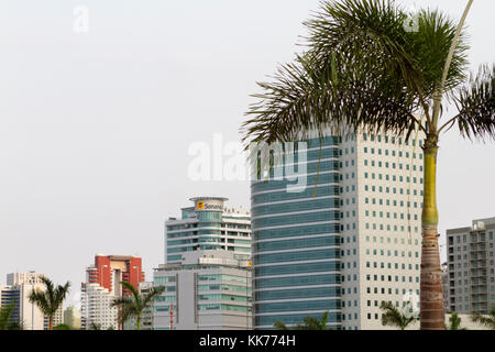 Les bâtiments modernes dans la capitale de l'Angola, Luanda Banque D'Images