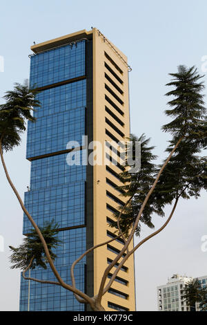 Modern bulding dans la capitale de l'Angola, Luanda Banque D'Images