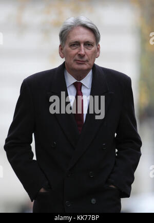 Londres, Royaume-Uni. 28 novembre, 2017. Philip Hammond, chancelier de l'échiquier assiste à la réunion hebdomadaire du cabinet à Downing Street, Londres Banque D'Images