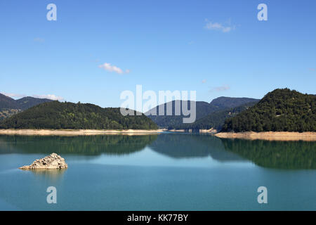 Matin sur le lac zaovine serbie Banque D'Images