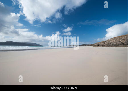 Balnakeil beach est une grande, grande plage propre et spectaculaire dans le nord de l'Écosse. face à l'ouest il offre un bain et l'a de spectaculaires couchers de soleil Banque D'Images