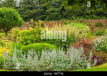 Beau jardin anglais Banque D'Images