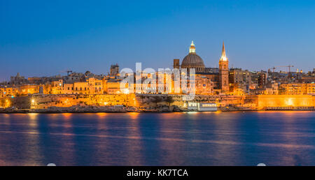 Vue du coucher de La Valette, capitale de Malte. Banque D'Images