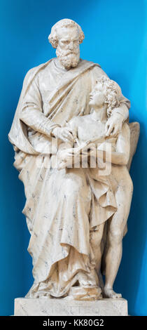 Paris, France - 17 septembre 2017 : la statue de saint Matthieu l'évangéliste. à st. Peter église italienne à partir de la fin du 19. 100. Banque D'Images