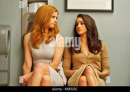 Câble universel convient Productions série télévisée américaine avec Meghan Markle comme Rachel Zane à droite et Sarah Rafferty Banque D'Images