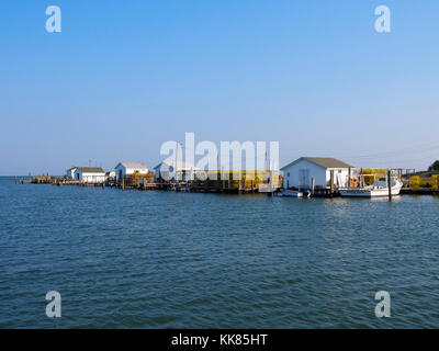 Cabanes de pêche et les casiers, Tanger Island, baie de Chesapeake Banque D'Images