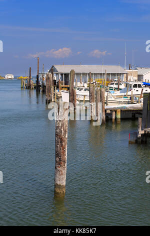 Cabanes de pêche et bateaux, Tanger Island, baie de Chesapeake Banque D'Images