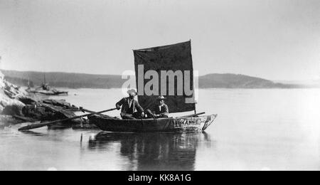 L'Annie, aurait été le premier bateau jamais lancé sur le lac Yellowstone, le Parc National de Yellowstone. Image courtoisie William Henry Jackson/USGS, Wyoming, 1871. Banque D'Images