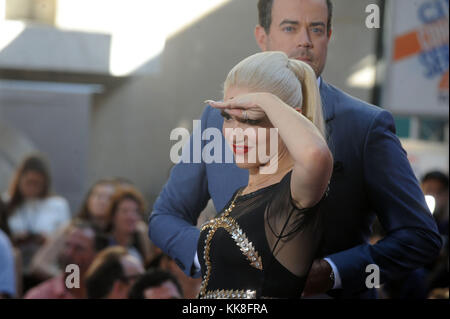 NEW YORK, NY - 15 JUILLET : la chanteuse Gwen Stefani se produit au Today Show de NBC au Rockefeller Plaza le 15 juillet 2016 à New York. Les gens : Gwen Stefani Banque D'Images