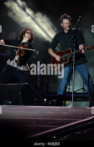 FORT LAUDERDALE, FL - 17 AVRIL : Blake Shelton se produit sur scène lors du festival de musique de Tortuga le 17 avril 2016 à fort Lauderdale, en Floride. Personnes: Blake Shelton Réf. Transmission: MNC Banque D'Images
