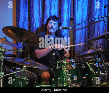 Fort Lauderdale, FL - Mars 04 : carmine appice et Steve : effectuer à rips sports bar and grill. carmine appice est un batteur et percussionniste américain le plus souvent associé avec le genre de musique rock. steve price a joué avec des musiciens légendaires tels que Greg Allman, dom um ramao, les paul, ray gillan, carmine appice, Mike Portnoy, Ian Lloyd, Paul Morris, et Michael Brecker, le 4 mars 2016 à Fort Lauderdale, Floride personnes : carmine appice Banque D'Images