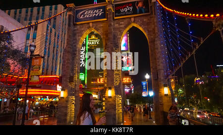 Las Vegas, États-Unis d'Amérique - 05 mai 2016 : scène de nuit le long du Strip à Las Vegas au Nevada Banque D'Images