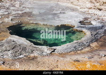 La dépression thermique dans la fonction geyser geyser Basin, parc national de Yellowstone Banque D'Images