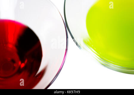 Des cocktails à base de Martini isolé sur fond blanc. Banque D'Images