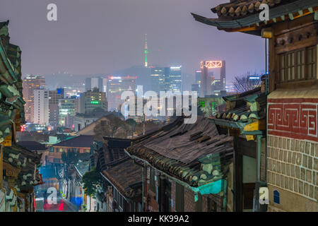 Bukchon hanok village dans la ville de Séoul la nuit, Corée du Sud Banque D'Images