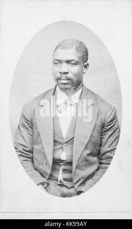 Sepia studio portrait d'un homme afro-américain, demi-longueur, en ovale, en costume et cravate, 1900. À partir de la Bibliothèque publique de New York. Banque D'Images