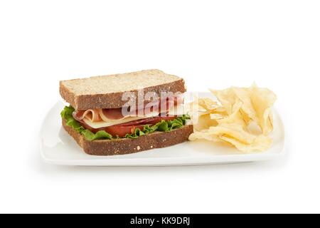 Bacon sandwich avec les chips de pomme de terre Banque D'Images