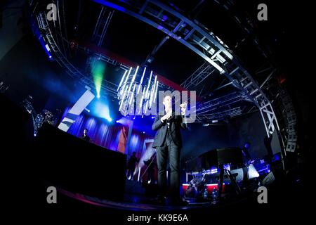 Milan, Italie. 28 nov, 2017. l'anglais duo pop synthétique fait mal représenté sur scène comme ils vivent à effectuer fabrique milan Italie. crédit : Roberto finizio/pacific press/Alamy live news Banque D'Images