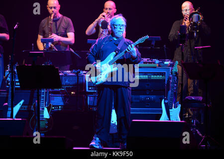 BETHEL, NY - 09 JUILLET : Walter Becker et Donald Fagen de Steely Dan se produisent au Bethel Woods Art Center le 24 mai 2015 à Bethel, New York. Personnes : Walter Becker T. Banque D'Images