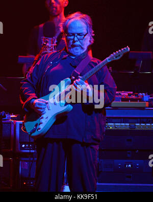 BETHEL, NY - 09 JUILLET : Walter Becker et Donald Fagen de Steely Dan se produisent au Bethel Woods Art Center le 24 mai 2015 à Bethel, New York. Personnes : Walter Becker T. Banque D'Images