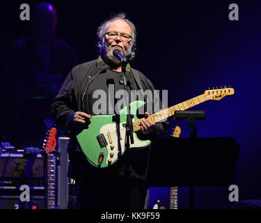 BETHEL, NY - 09 JUILLET : Walter Becker et Donald Fagen de Steely Dan se produisent au Bethel Woods Art Center le 24 mai 2015 à Bethel, New York. Personnes : Walter Becker T. Banque D'Images