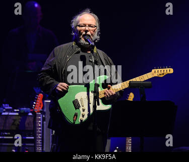 BETHEL, NY - 09 JUILLET : Walter Becker et Donald Fagen de Steely Dan se produisent au Bethel Woods Art Center le 24 mai 2015 à Bethel, New York. Personnes : Walter Becker T. Banque D'Images