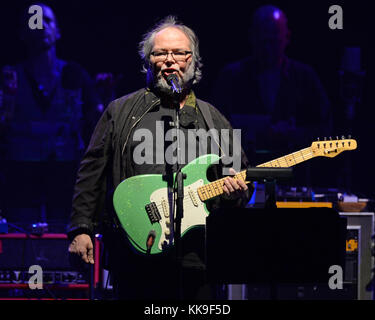 BETHEL, NY - 09 JUILLET : Walter Becker et Donald Fagen de Steely Dan se produisent au Bethel Woods Art Center le 24 mai 2015 à Bethel, New York. Personnes : Walter Becker T. Banque D'Images