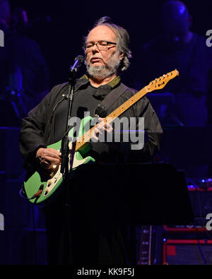 BETHEL, NY - 09 JUILLET : Walter Becker et Donald Fagen de Steely Dan se produisent au Bethel Woods Art Center le 24 mai 2015 à Bethel, New York. Personnes : Walter Becker T. Banque D'Images