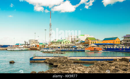 Vue panoramique sur le port de la capitale : George Town dans les Caraïbes, Grand Cayman, Cayman Islands Banque D'Images