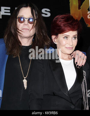 HOLLYWOOD, CA - 12 MAI : (de gauche à droite) Ozzy Osbourne, Sharon Osbourne et Corey Taylor assistent à la conférence de presse d'annonce spéciale d'Ozzy Osbourne et Corey Taylor le 12 mai 2016 à Hollywood, Californie personnes : Sharon Osbourne, Ozzy Osbourne Banque D'Images