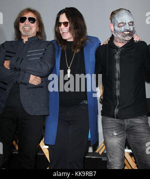 HOLLYWOOD, CA - 12 MAI : (de gauche à droite) Ozzy Osbourne, Sharon Osbourne et Corey Taylor assistent à la conférence de presse d'annonce spéciale d'Ozzy Osbourne et Corey Taylor le 12 mai 2016 à Hollywood, Californie personnes : Slipknot, Ozzy Osbourne Banque D'Images