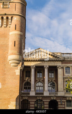 Donjon et Capitole, Place Charles de Gaulle, Toulouse, Haute-Garonne, Occitanie, France Banque D'Images