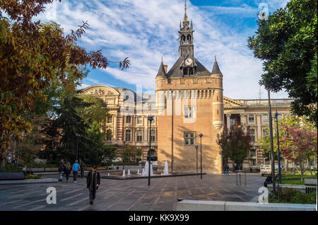 Donjon et Capitole, Place Charles de Gaulle, Toulouse, Haute-Garonne, Occitanie, France Banque D'Images