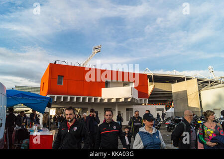 Laissant les spectateurs un match de rugby, stade Ernest Wallon, terrain du Stade Toulousain rugby l'équipe de l'union, Toulouse, Haute-Garonne, Occitanie, France Banque D'Images