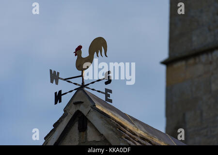 Girouette traditionnelle sur l'église St lawrences, mickleton Banque D'Images