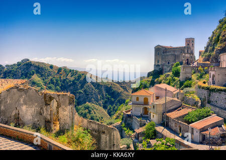 Savoca - village de montagne sicilien, utilisé comme un emplacement pour le parrain film Banque D'Images