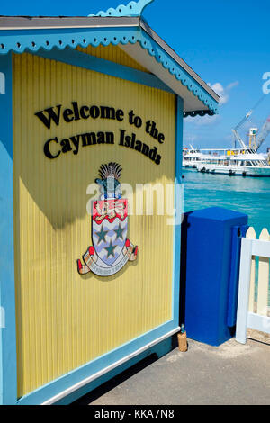 Waterfront et le centre-ville de Georgetown sur Grand Cayman dans les îles Caïmans. Banque D'Images