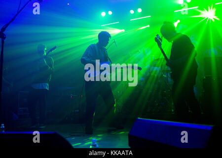 Milan, Italie. 28 Nov, 2017. La chanteuse/parolière Archy Marshall Ivan connu sur scène en tant que KING KRULE effectue sur scène à Magazzini Generali pour présenter son nouvel album 'Le Ooz' Credit : Rodolfo Sassano/Alamy Live News Banque D'Images