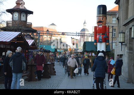 Berlin, Allemagne. 29 novembre, 2017. 44e marché de noël de spandau ouvre ses stands pour les visiteurs à Berlin, Allemagne crédit : Markku rainer peltonen/Alamy live news Banque D'Images