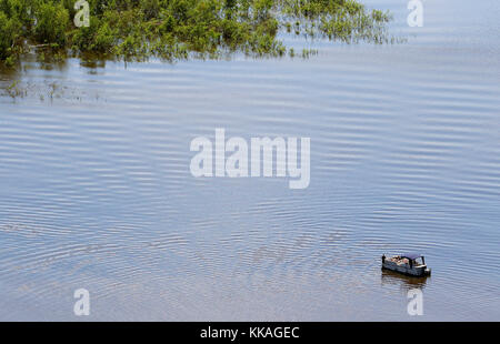 McGregor, Iowa, États-Unis. 20 juin 2017. Les plaisanciers apprécient un après-midi ensoleillé sur le fleuve Mississippi, sous la vue principale dans le parc national de Pikes Peak près de McGregor, Iowa. Crédit : Kevin E. Schmidt/Quad-City Times/ZUMA Wire/Alay Live News Banque D'Images