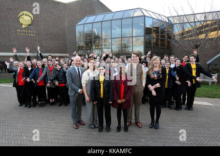 Chichester, West Sussex, UK. 30 novembre, 2017. Sa Majesté la reine visite au Chichester Festival Theatre à Chichester, West Sussex, UK. Jeudi 30 novembre 2017 Crédit : Sam Stephenson/Alamy Live News Banque D'Images