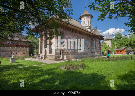 Église peinte saxonne, monastère de Moldovitsa, fondée en 1532, orthodoxe chrétienne, site du patrimoine mondial de l'UNESCO, Moldovitsa, Bucovine, Roumanie, Europe Banque D'Images