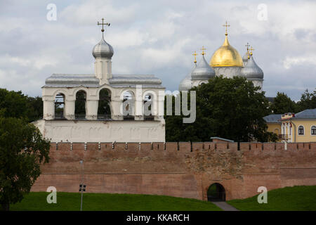 Prog Cathédrale Sophia et clocher, Kremlin, site du patrimoine mondial de l'UNESCO, Veliky Novgorod, oblast de Novgorod, Russie, Europe Banque D'Images
