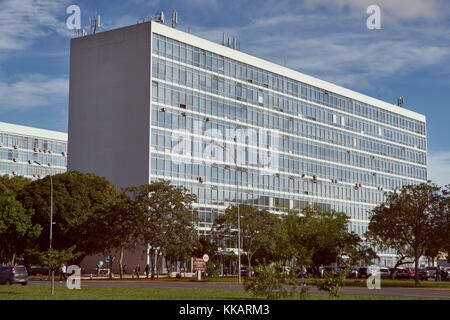 Ministère standard conçu par Oscar Niemeyer en 1958, dans le cadre du Plan pilote, Brasilia, Brésil, Amérique du Sud Banque D'Images