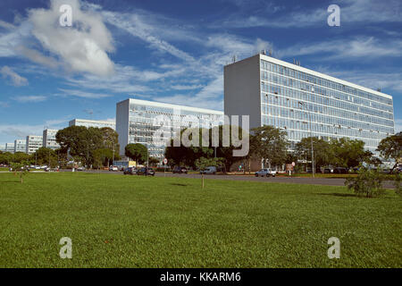 Ministère standard conçu par Oscar Niemeyer en 1958, dans le cadre du Plan pilote, Brasilia, Brésil, Amérique du Sud Banque D'Images